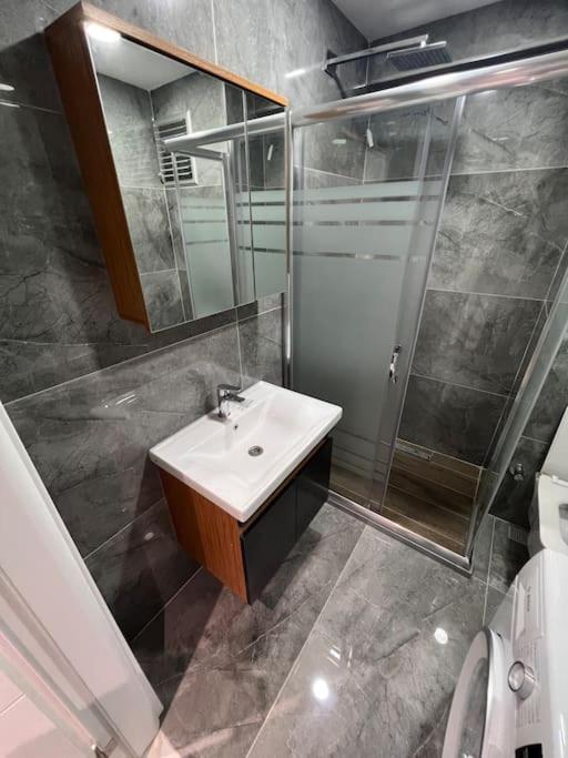 Apartamento Zeytinburnu Merkezi Konumda, Sifir Daire & Esyalar Estambul Exterior foto
